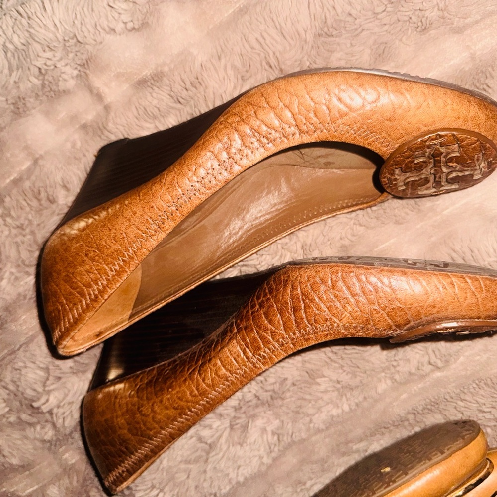 Good preloved condition Tory Burch brown/tan wedges- super comfy